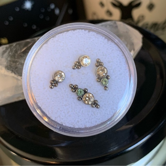 16g LeRoi “Haute Couture Bijoux” Custom internally-threaded titanium gem end - Picture 6 of 8